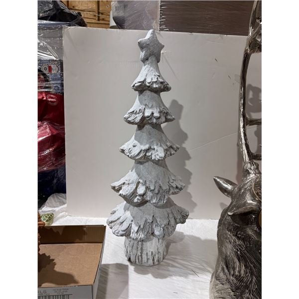 Tree decor measure 31 inches tall