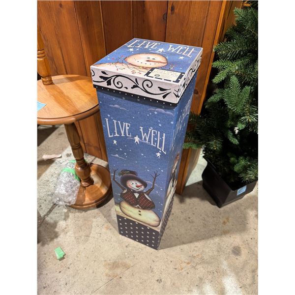 Gift wrap storage box
