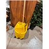 Image 2 : Mop, bucket and mop handle