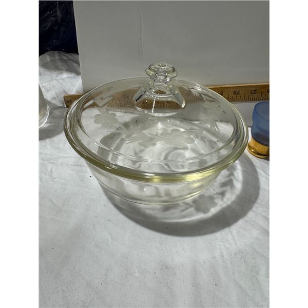 Pyrex baking dish with lid, Vintage