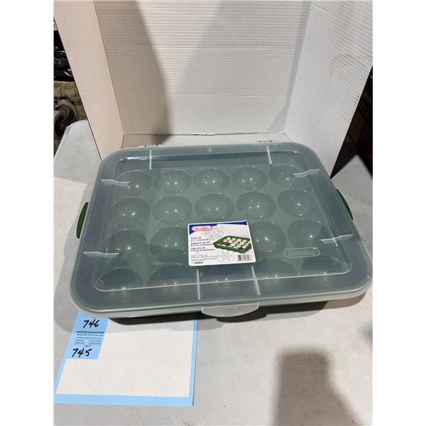 Sterilite Holds 23.5 inch ornaments