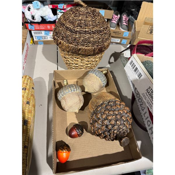 Acorn decor