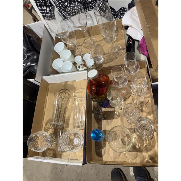 Crystal and other glasses skull decanter