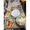 Image 1 : Fall tablecloths and dishes