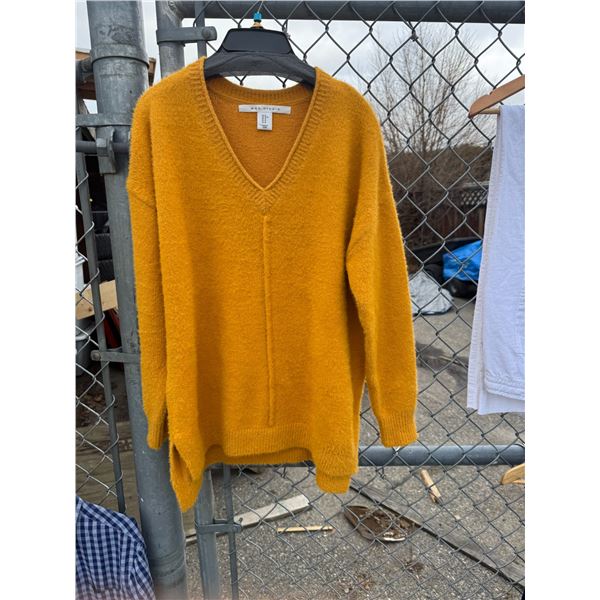 Max studio sweater size medium