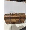 Image 1 : Vintage suitcase
