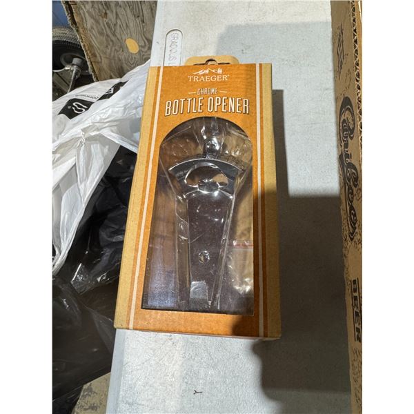 TRAEGER chrome bottle open
