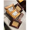 Image 1 : Wood frames and wood box