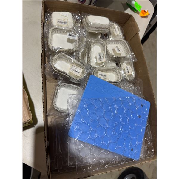 Mini eclair cups, and assorted baking molds