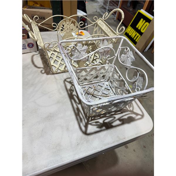 2 decor baskets