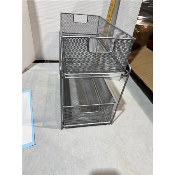 Sliding basket storage