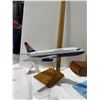Image 1 : Vintage Canadian air wooden desktop plane