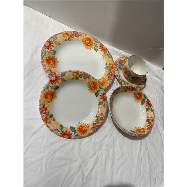 Vintage, Royal Doulton Expressions sunburst five piece set as new