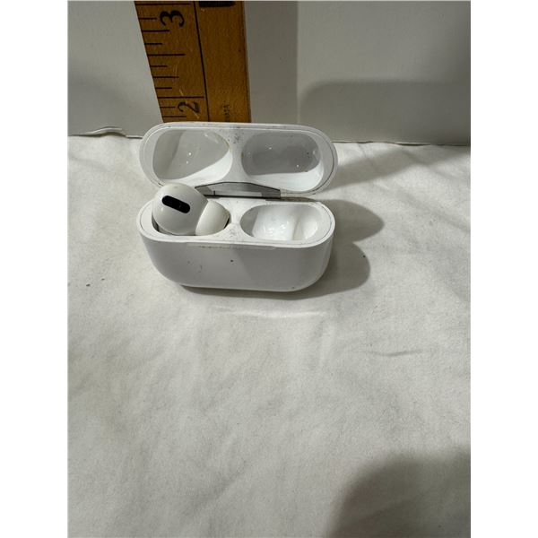 Apple AirPod Pro case C/W right AirPod