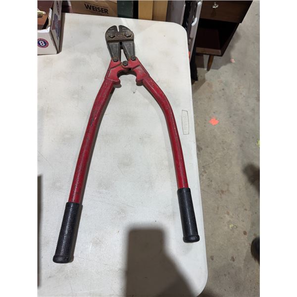 Bolt cutters