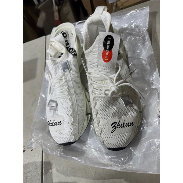 Runners size 7 1/2 men's