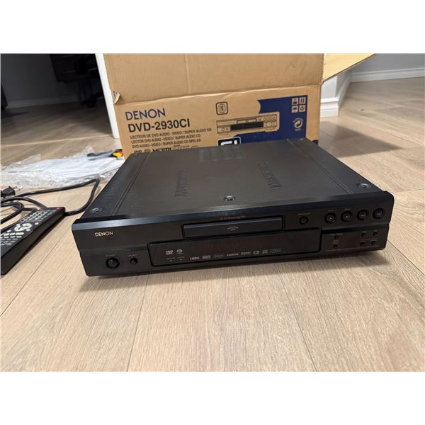 Denon DVD-2930CI with box may need work