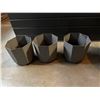 Image 1 : 3 matching planters