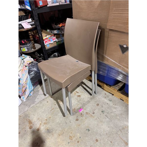 2 stacking chairs