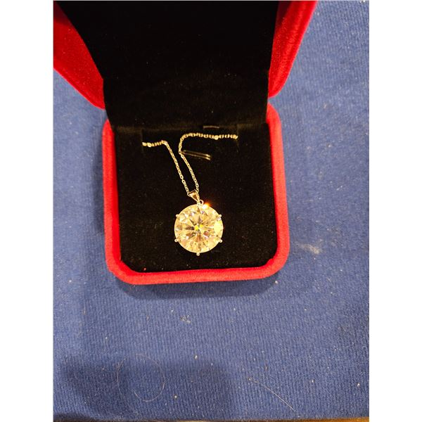 20.00CT moissanite stone pendant, see description