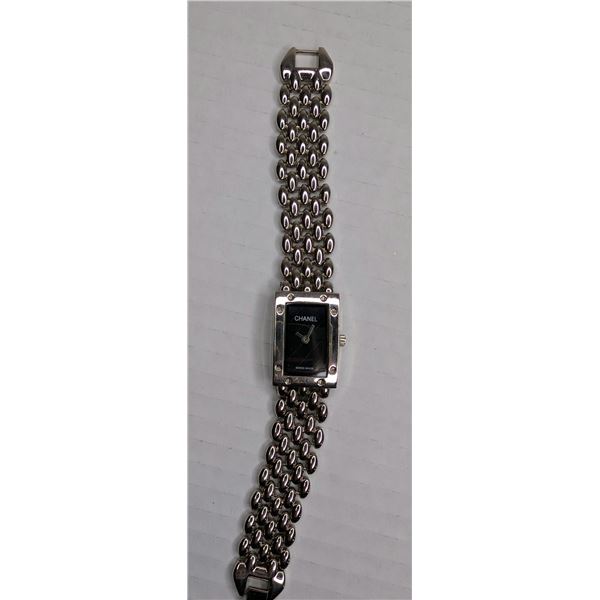 Chanel Vintage c.2000 U.B.45001 wrist watch *buyer to authenticate