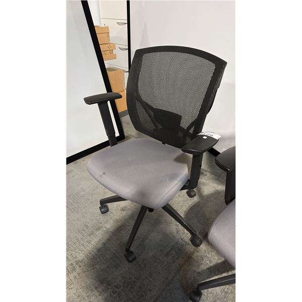 HAWORTH  GREY/BLACK MESH BACK OFFICE CHAIR