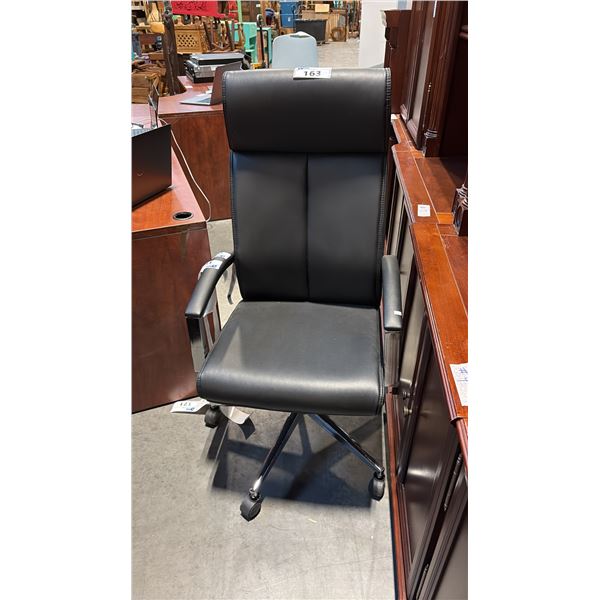 BLACK HI-BACK OFFICE CHAIR