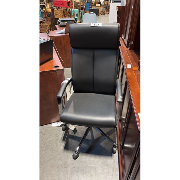 BLACK HI-BACK OFFICE CHAIR
