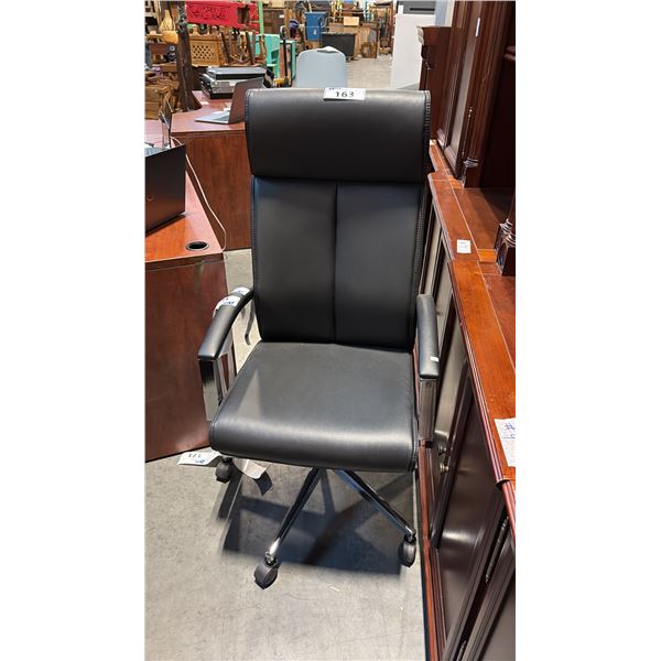 BLACK HI-BACK OFFICE CHAIR