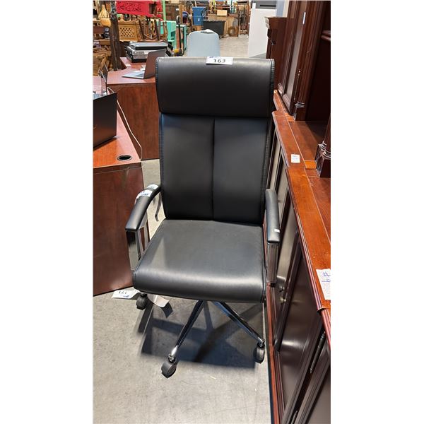 BLACK HI-BACK OFFICE CHAIR