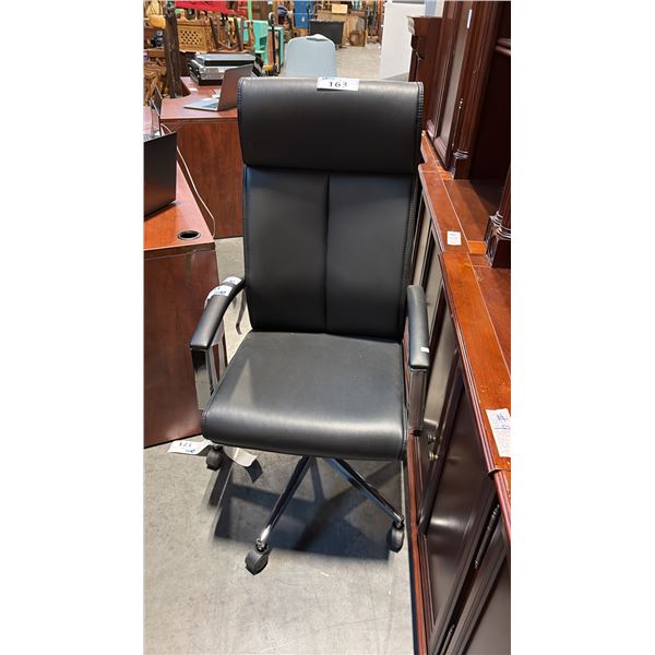 BLACK HI-BACK OFFICE CHAIR