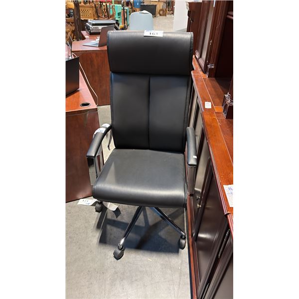 BLACK HI-BACK OFFICE CHAIR