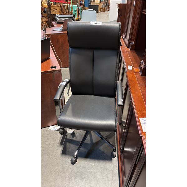 BLACK HI-BACK OFFICE CHAIR