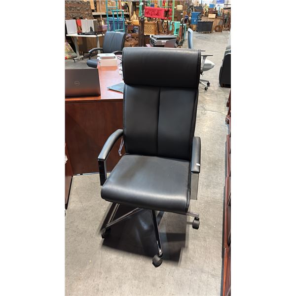 BLACK HI-BACK OFFICE CHAIR