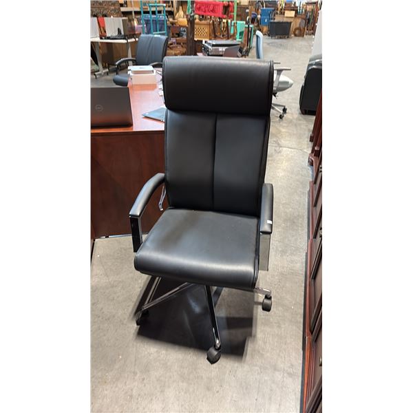BLACK HI-BACK OFFICE CHAIR