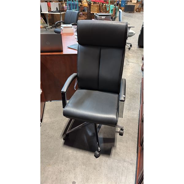 BLACK HI-BACK OFFICE CHAIR