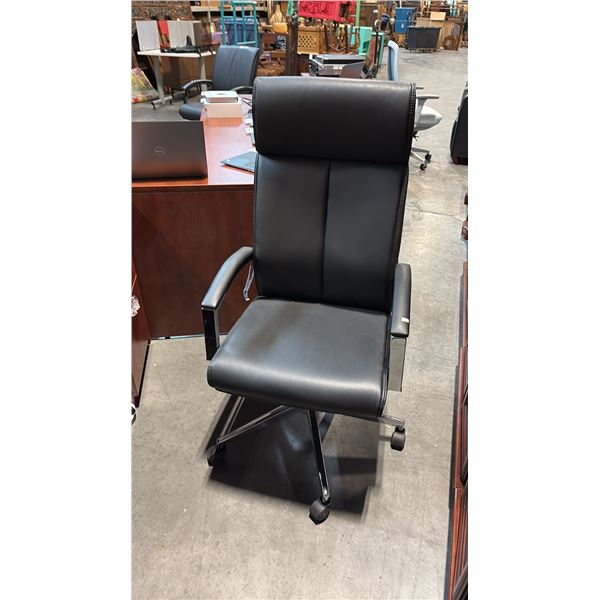BLACK HI-BACK OFFICE CHAIR