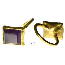 Gold ring with amethyst.