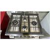 Image 2 : SMEG 30" WIDE STAINLESS STEEL FREE STANDING TRUE CONVECTION DUAL FUEL RANGE