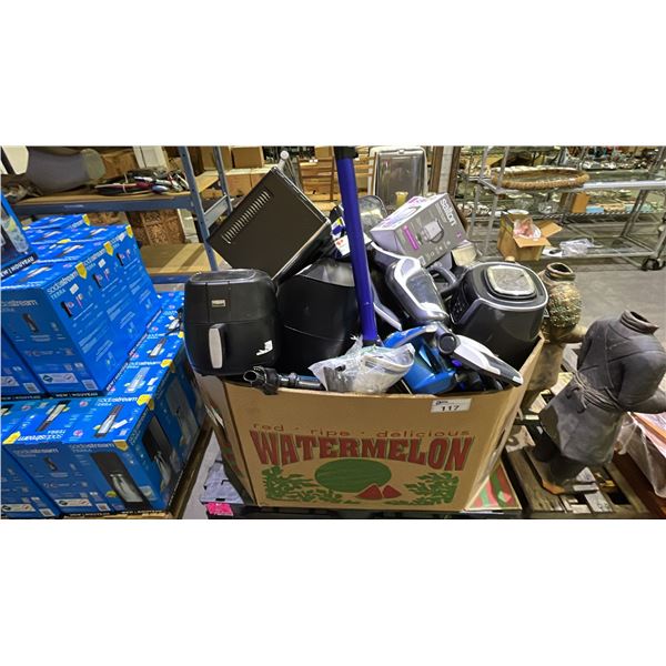 PALLET OF HOUSEHOLD GOODS INCLUDING: VACUUMS, AIR FRYERS, ELECTRIC KETTLE & MORE - *MUST TAKE