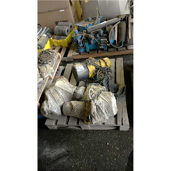 PALLET OF 3 CHAIN HOISTS
