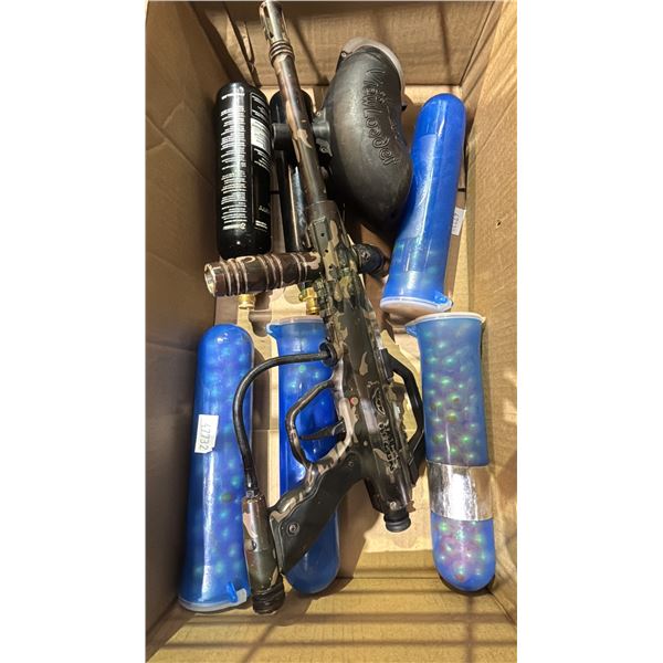 PAINTBALL GUN WITH HOPPER, PAINTBALLS IN CONTAINERS & 2 CO2 BOTTLES