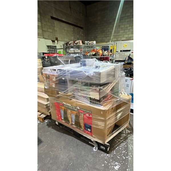 PALLET OF ASSORTED ITEMS INCLUDING; VACUUMS, LIGHTING, CHRISTMAS TREE & MORE