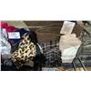 Image 3 : SHELF OF ASSORTED CLOTHING