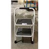 Image 1 : 2-STEP LADDER