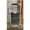 Image 2 : 2-STEP LADDER