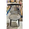Image 2 : (9) WOOD DINING CHAIRS (SOME DAMAGED)