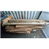 Image 1 : PALLET OF CARDBOARD BOXES AND PROJECTION SCREENS
