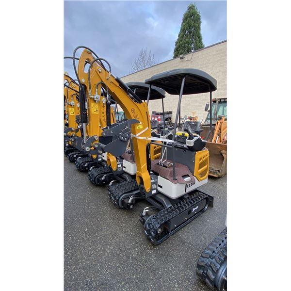 AGT INDUSTRIAL XZ20R YELLOW GAS POWERED 23 HP RUBBER TRACK MINI EXCAVATOR WITH ATTACHED