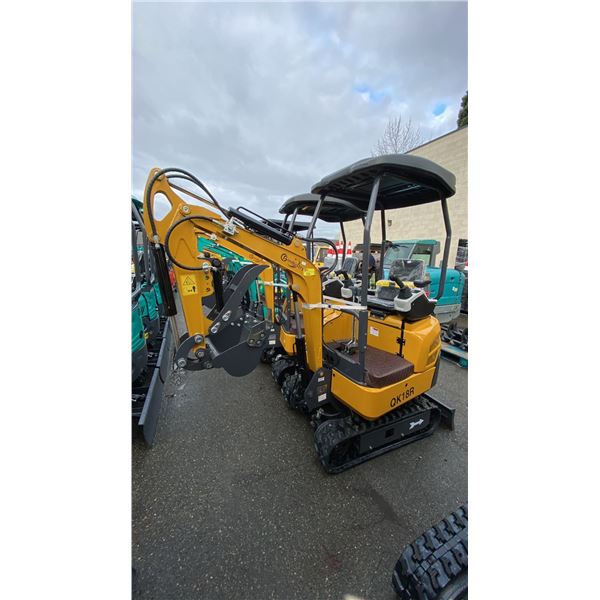 AGT INDUSTRIAL QK18R YELLOW GAS POWERED 13.5HP RUBBER TRACK MINI EXCAVATOR WITH ATTACHED